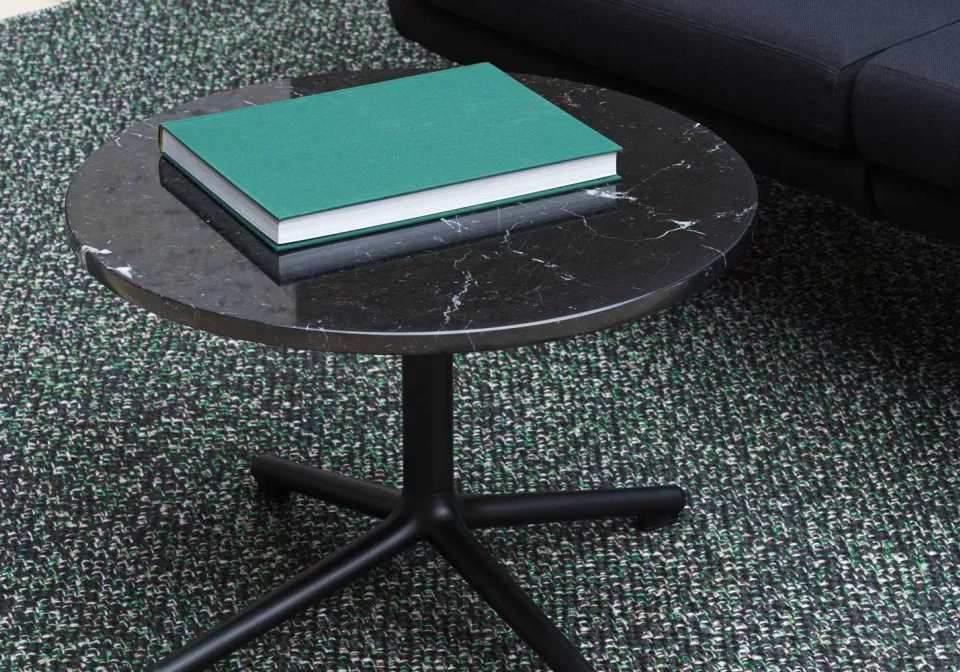 Languit loungen met de Lunar Table
