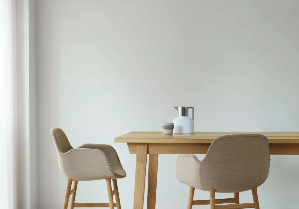 2023 Form Armchair Oak Remix 242 Slice Table Jeo Vacuum Jug White SIlver