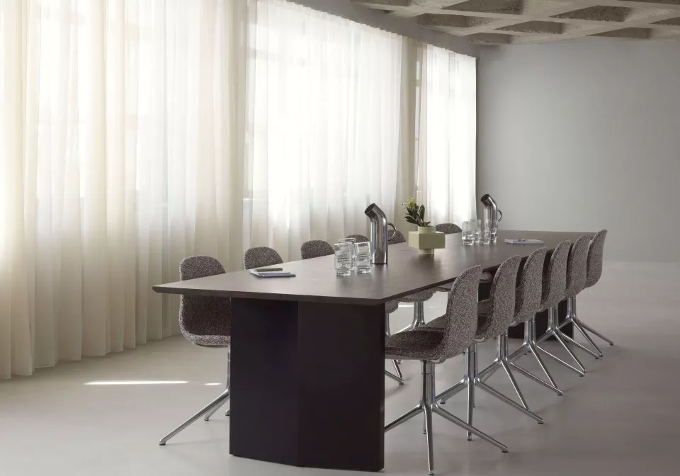 2024 Panel Table 420x100cm BlackDark Brown Form Chair Swivel 4L Aluminum Zero 0004 BlackWhite 01