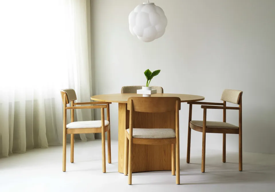 2025 Timb Chair Timb Armchair Tan Hallingdal 220 Bue Table Oak Bubba Lamp Ø42cm (1)