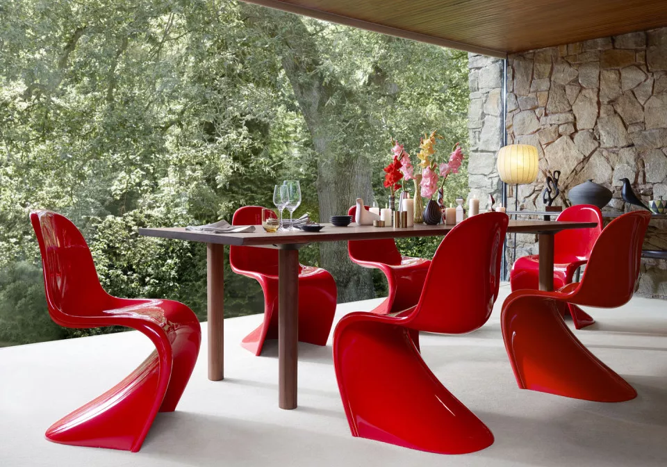 679981 Panton Chair Classic Wood Table v fullbleed 1440x