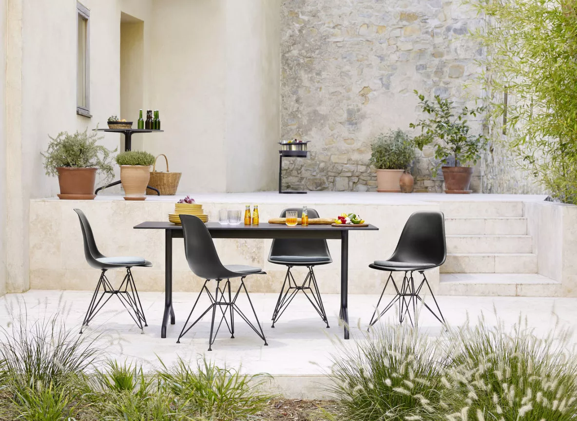 7086765 EPC Eames Plastic Chair DSR Belleville Table Belleville Table Bistro Soft Seats Simmons v fullbleed 1440x
