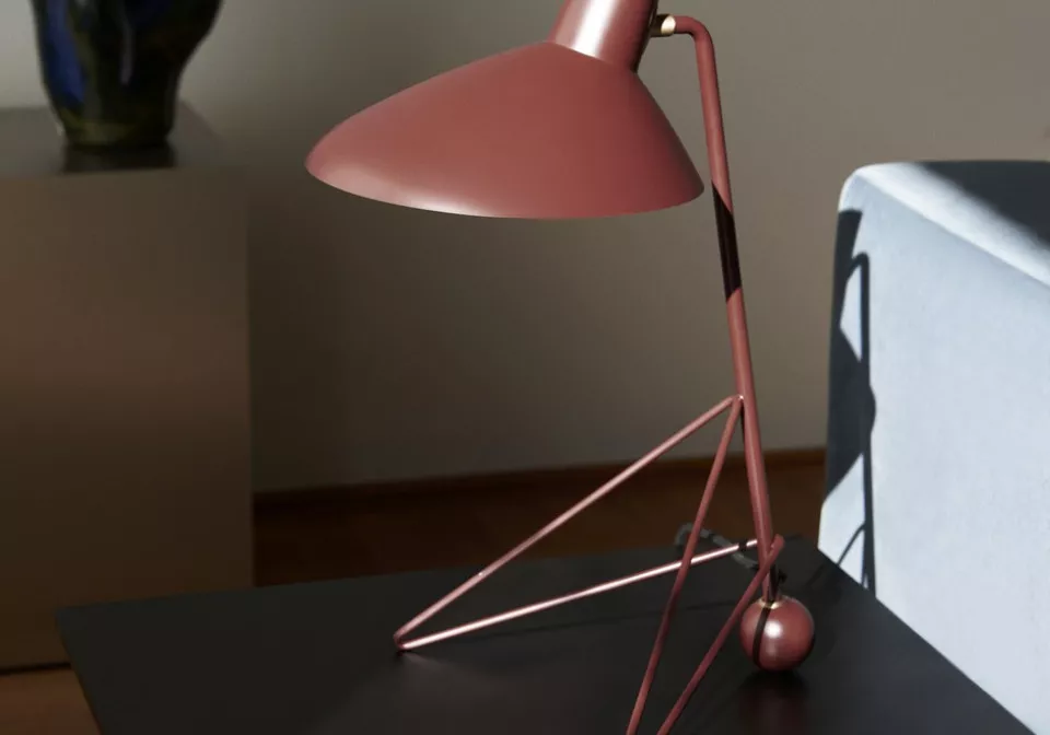 Tripod in between