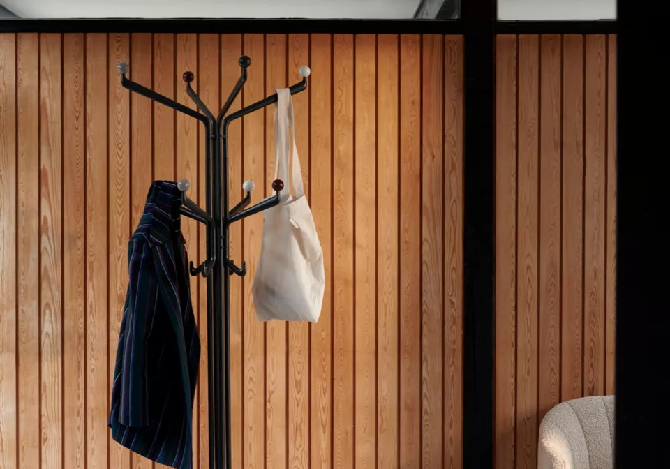 Hang 'm op met &Tradition