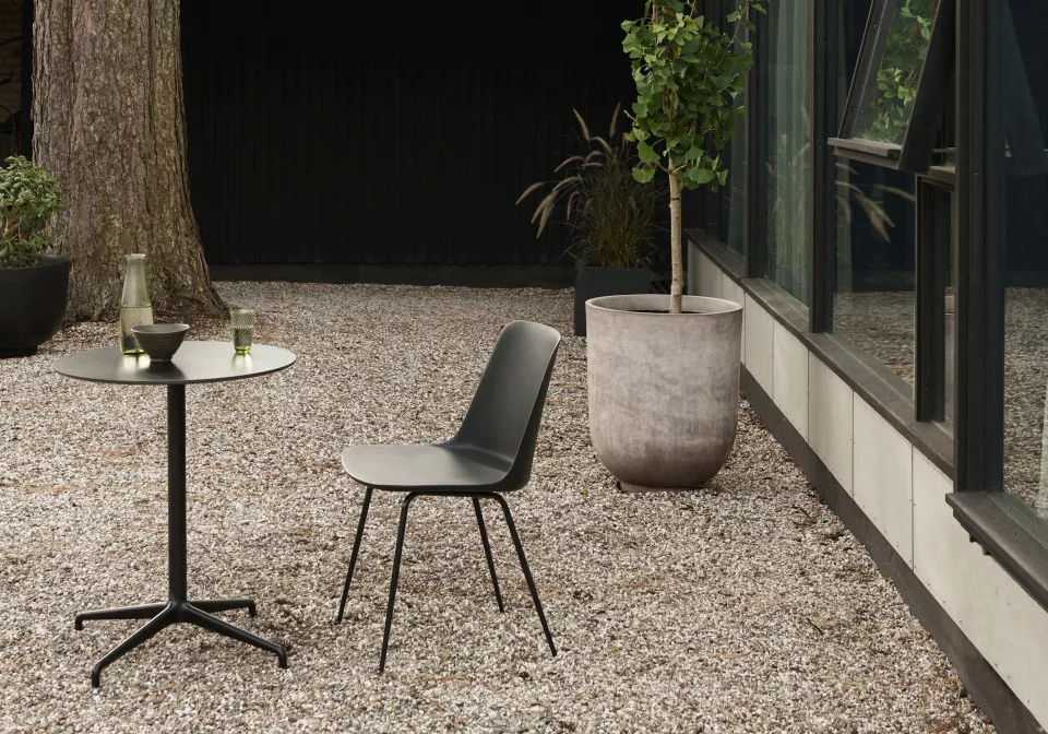 Buiten loungen met &Tradition