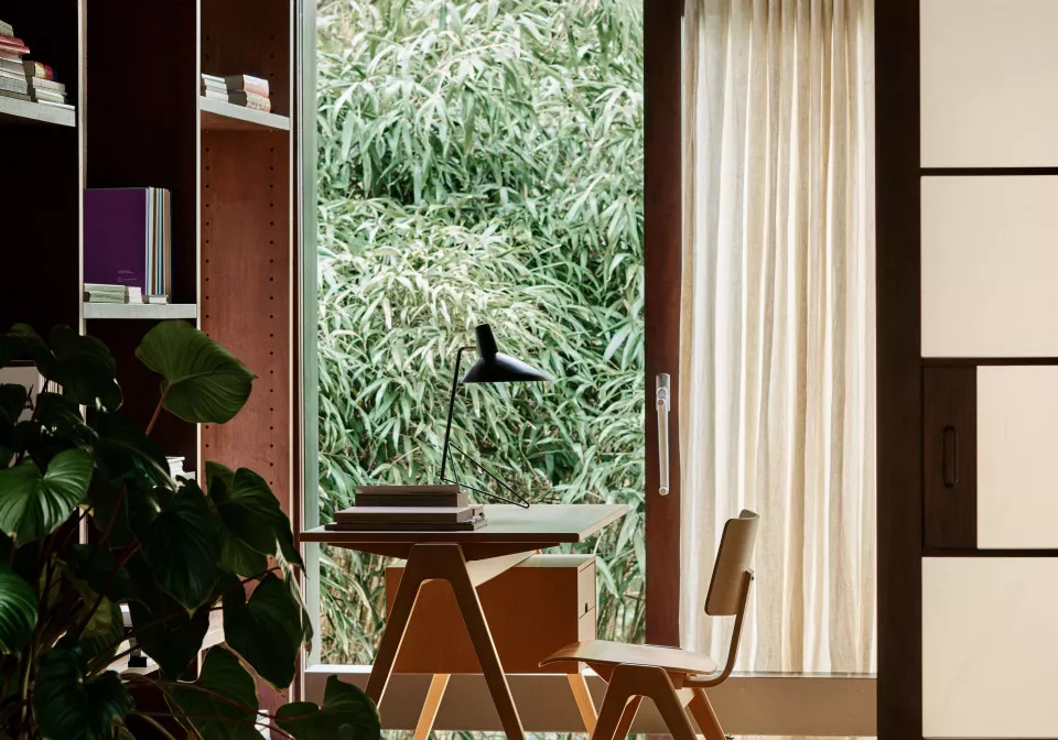 ATD Retail 2024 Daystak Desk RD3 Daystak Side Chair RD1 Tripod HM9