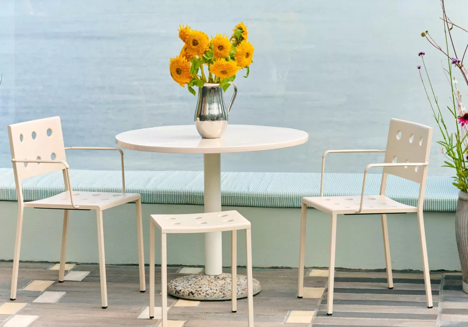 Balcony Armchair chalk beige Ceramic Table dia90xH74 eggshell tabletop cream white tube concrete base Balcony Stool chalk beige 1