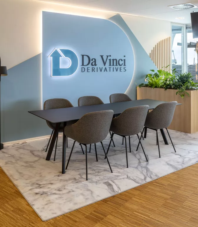LR 20210623 DaVinci 058059 min