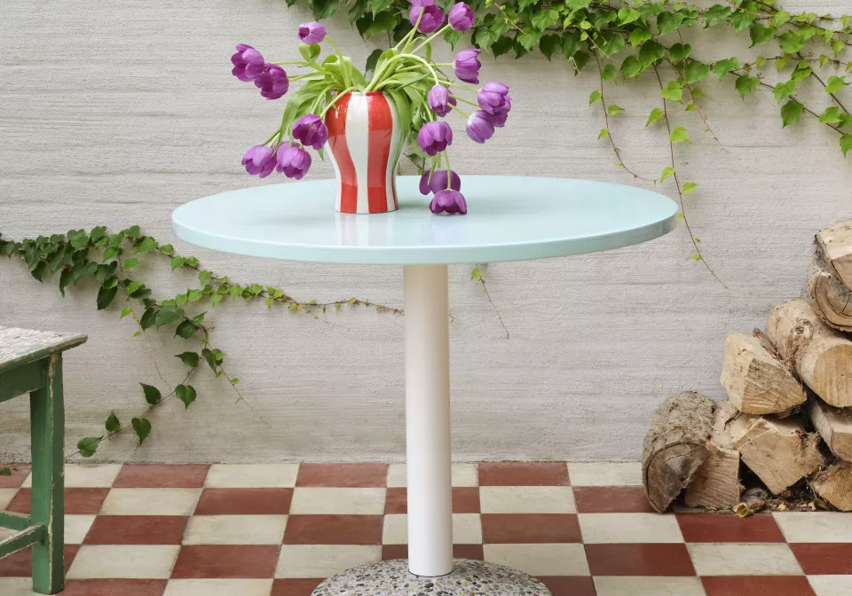 Ceramic Table dia90xH74 light mint tabletop cream white tube concrete base Sobremesa Stripe Vase S red 1