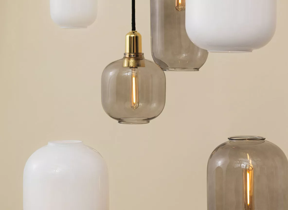 normann copenhagen lampe amp lamp hvid messing stor 7299444