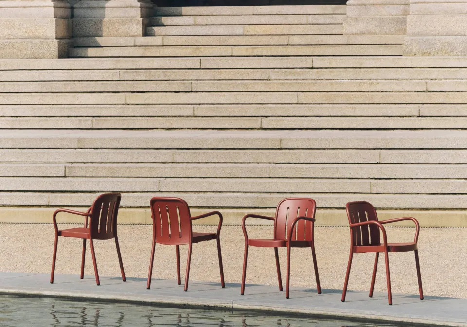 Deville Armchair iron red 03