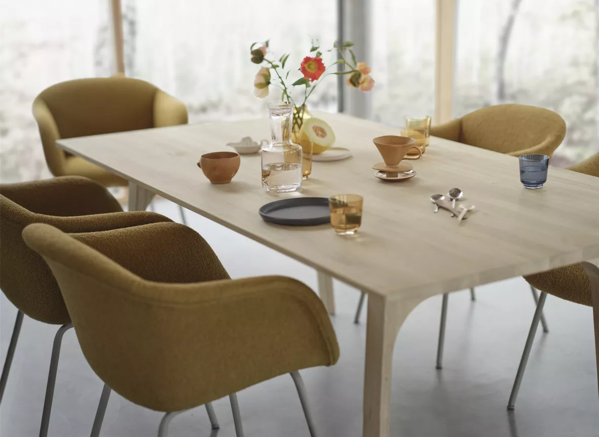 earnest extendable table 205 oak fiber soft tube hearth 8 grey raise carafe glass clear burnt orange dark blue muuto org 150