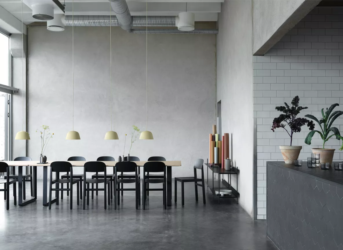 Workshop chair black 70 70 oak ambit o25 compile balance push corky Muuto