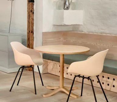 Trendy projectinrichting stoelen kato projecten