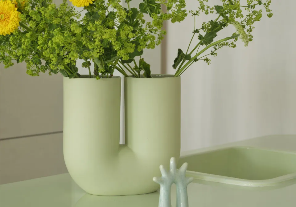 Kink vase 26 light green muuto org 150