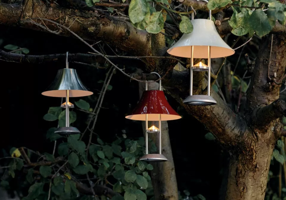 Mousqueton Lamp iron red brushed stainless steel oyster white 01
