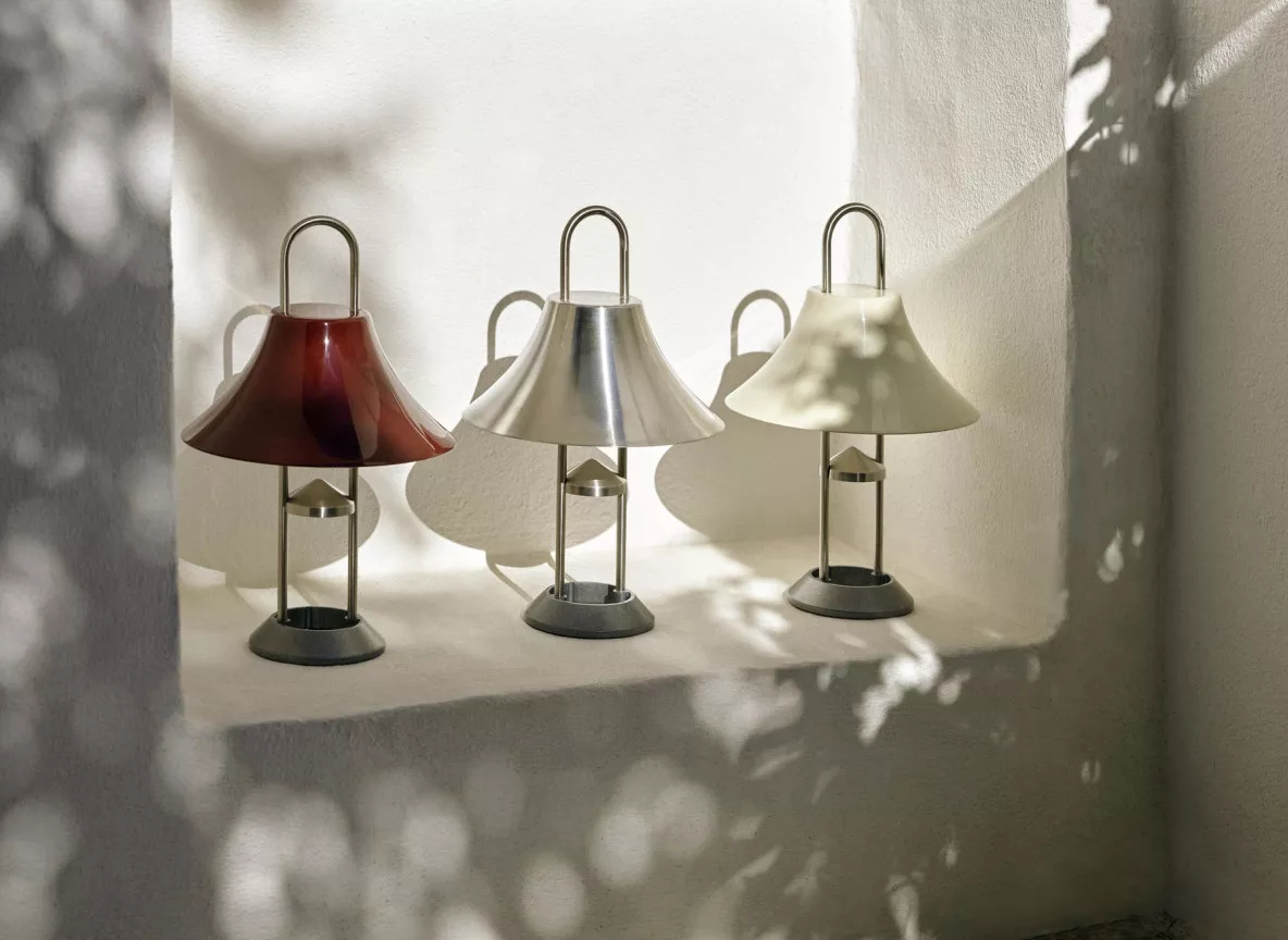 Mousqueton Lamp iron red brushed stainless steel oyster white
