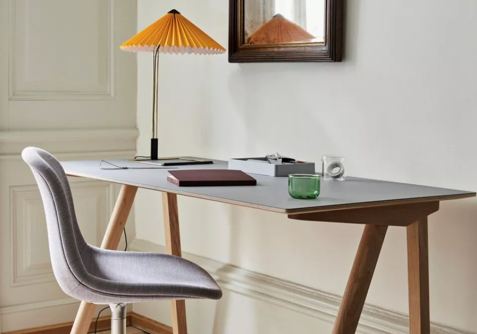 Neu 10 Chair Upholstery polished alu swivel Steelcut Trio 806 uph v2. CPH 90 Desk wb lacquer oak grey lino top Matin Table Lamp 380 yellow shade