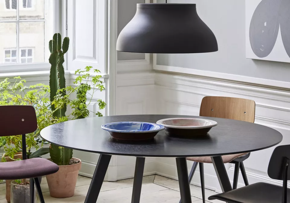 PC Pendant L soft black CPH 25 Round black Result Chair uph. 01 2