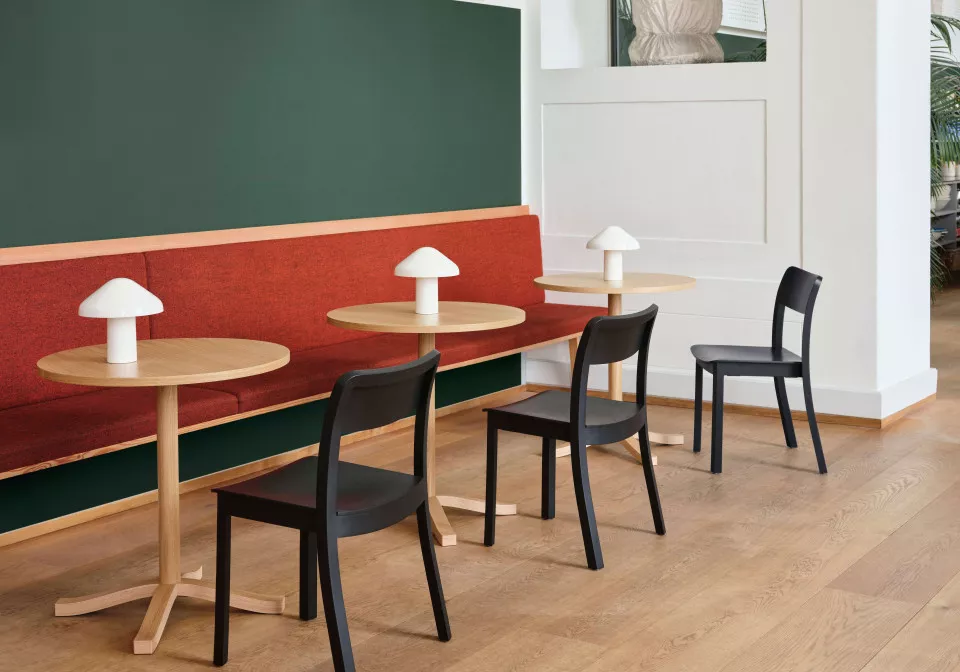 Pastis Chair black wb lacquered ash Pastis Table dia70xH74 wb lacquered plywood oak Pao Portable cream white