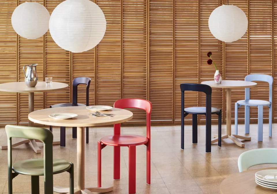 Pastis Table wb lacquered oak Rey Chair scarlet red deep blue slate blue wb lacquered beech Rice Paper Shade classic white v2