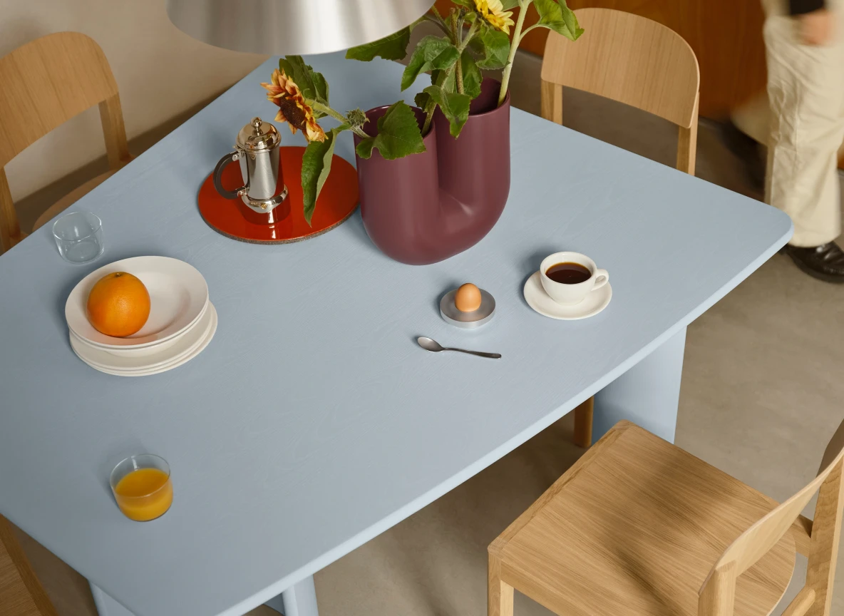 editorial ambit pendant 40 brushed alu re norm table 130 light blue workshop chair oak kink deep red hi res