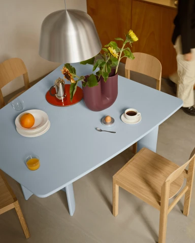 editorial ambit pendant 40 brushed alu re norm table 130 light blue workshop chair oak kink deep red hi res