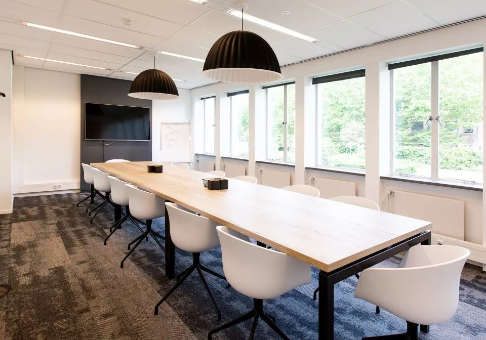 licht ingericht kantoor