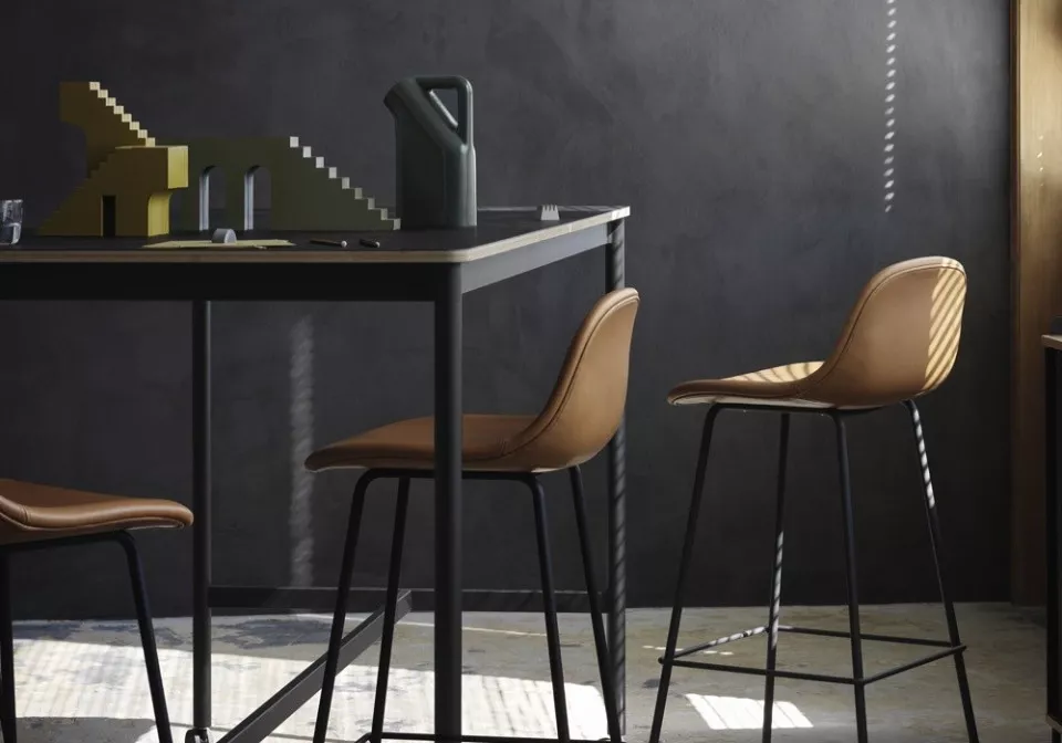 Muuto high table