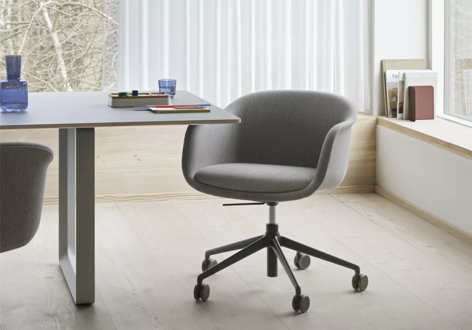 Fiber Conference Armchair van Muuto