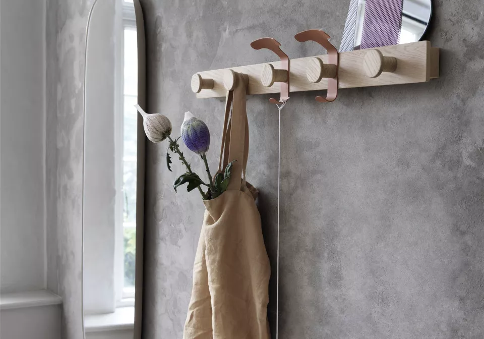 De plank coat rack 