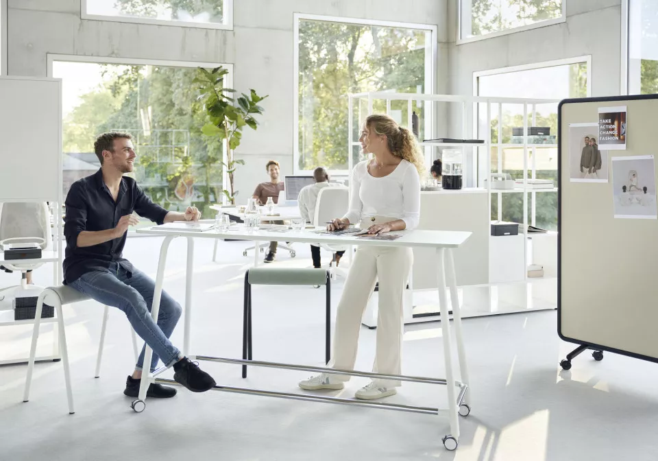 se lab high desk se lab hopper.tif