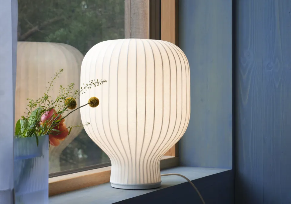 strand table lamp ridge vase 16 light blue frosted glass org 150 v2